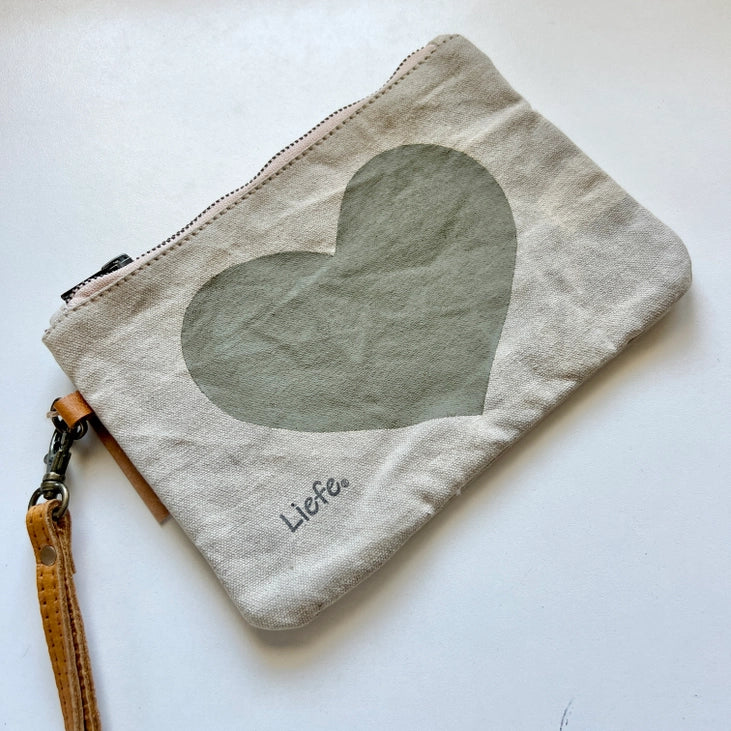 Pochette coeur olive (toile) peinte à la main