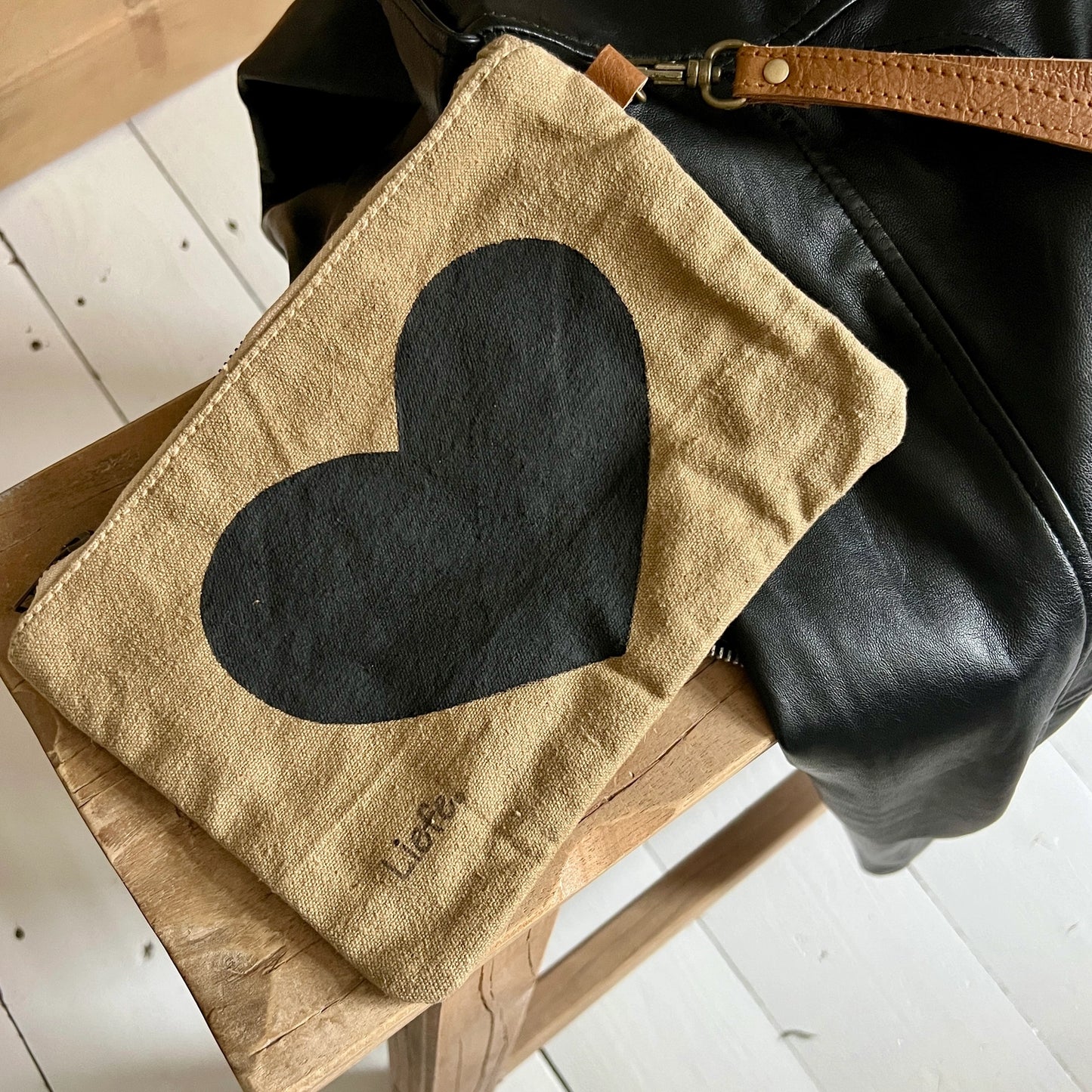 Pochette cœur noire (toile foncée)
