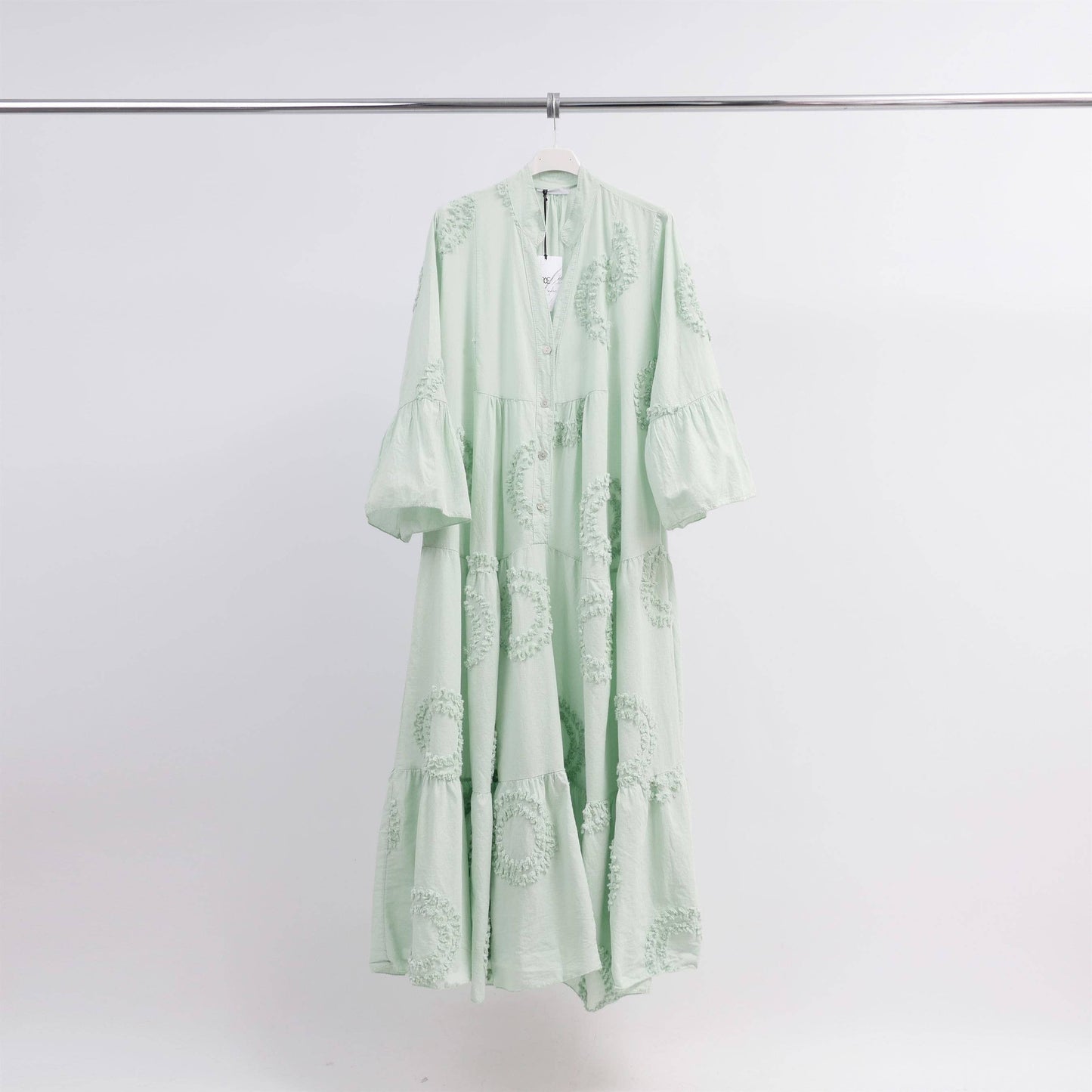 Robe longue brodée en coton col mao – LR10681
