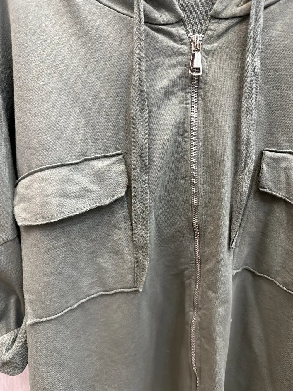 Gilet capuche avec zip et poches @8633_GZipPoches