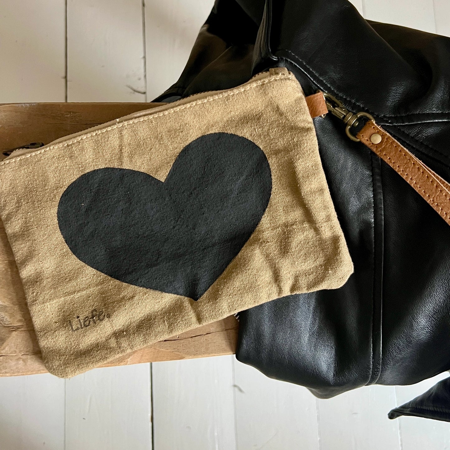 Pochette cœur noire (toile foncée)