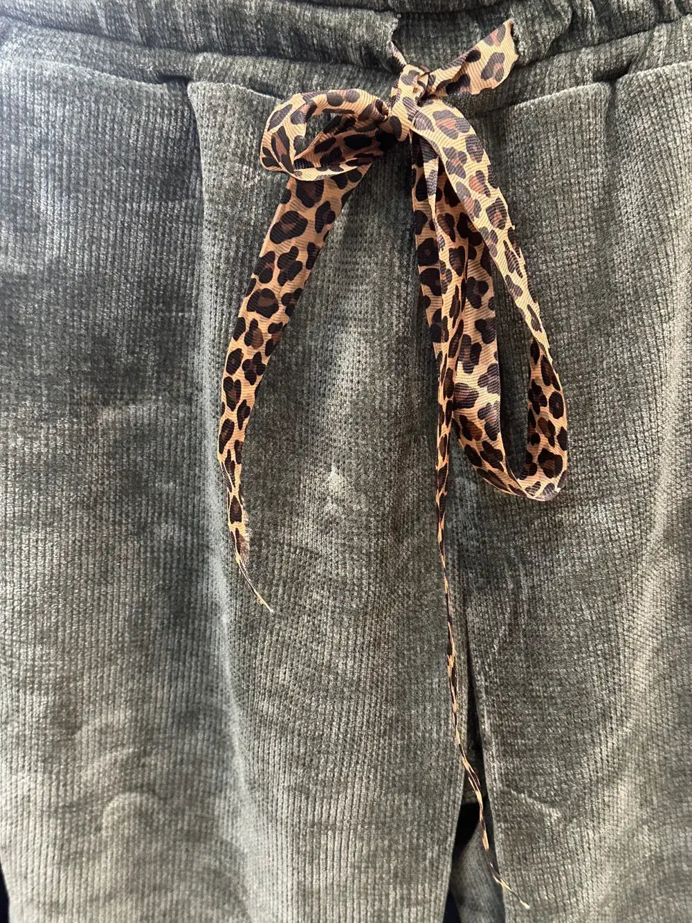 Jogging en velours avec nœud à léopard @43710_JoNoeudLeo