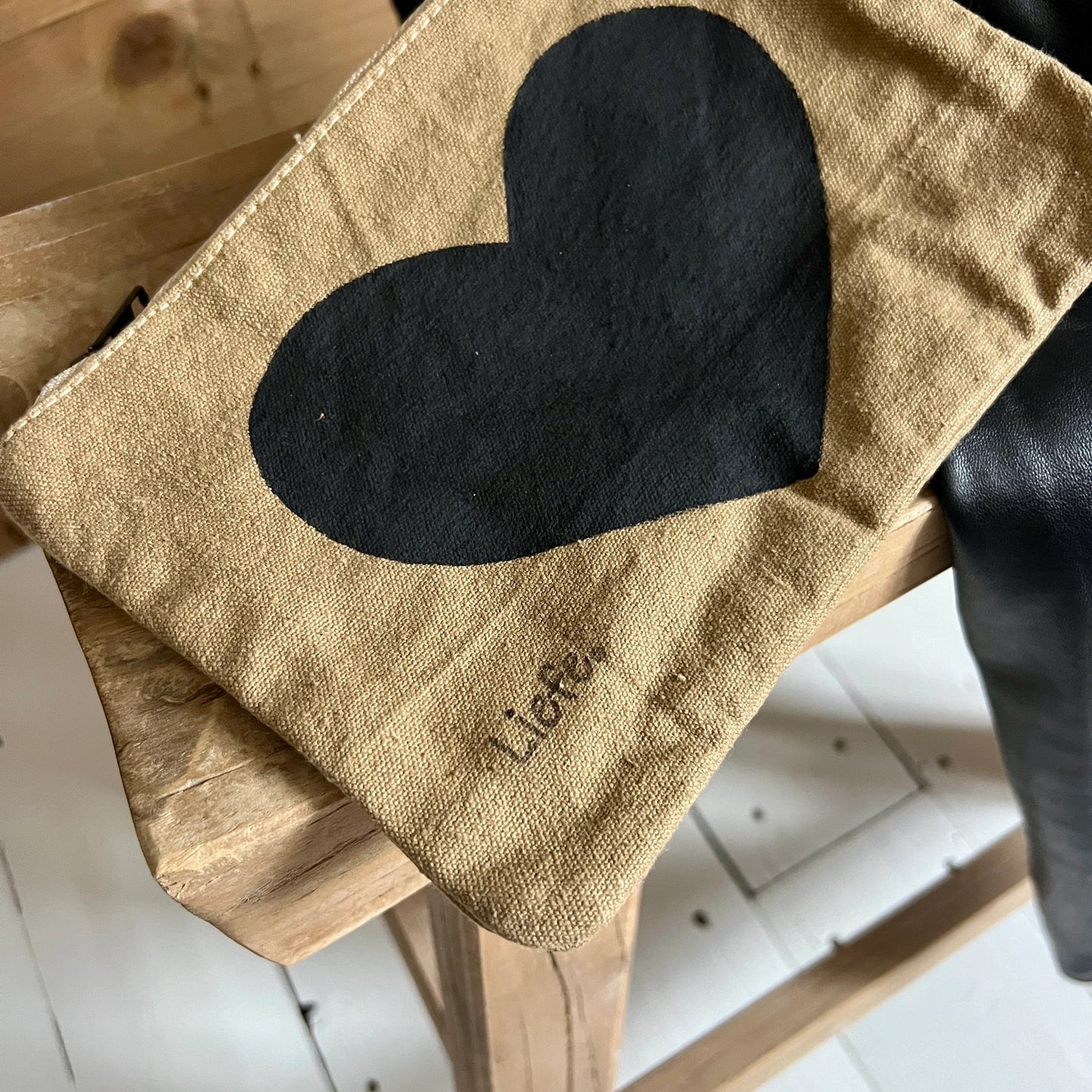 Pochette cœur noire (toile foncée)
