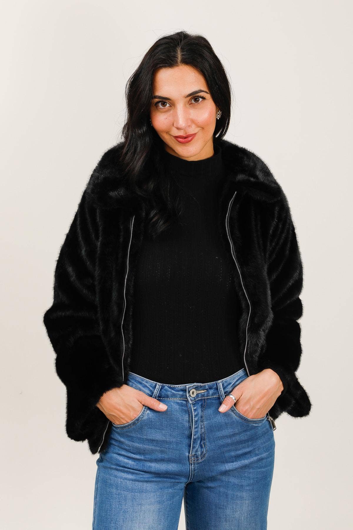 Veste avec col en fausse fourrure