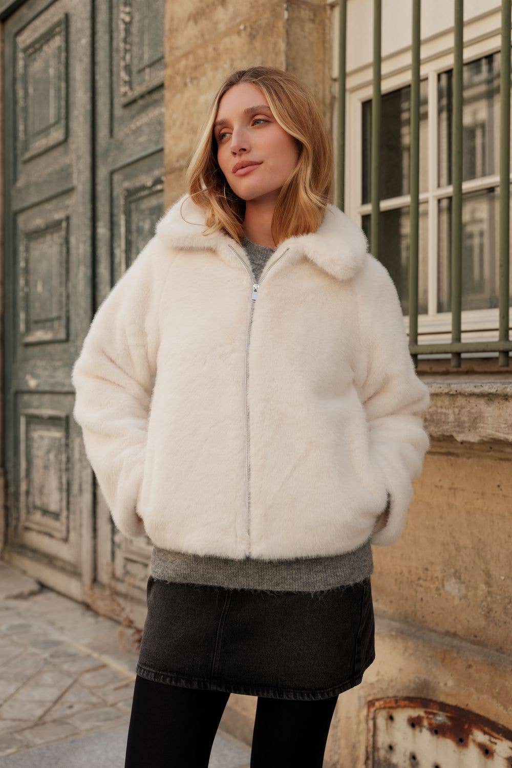 Veste avec col en fausse fourrure