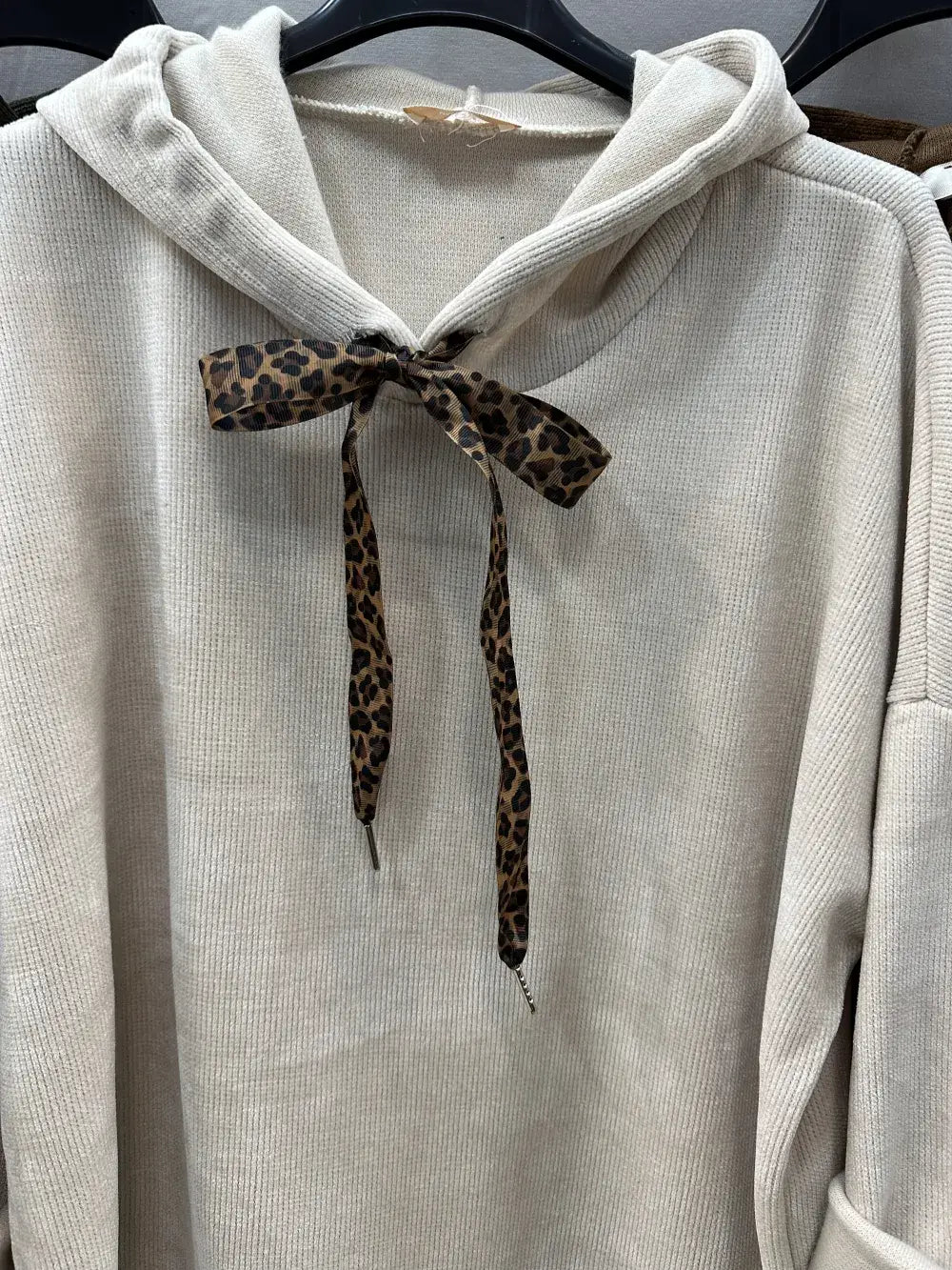 Sweats en velours avec cordon à léopard  @4618_SweatNoeudLeo