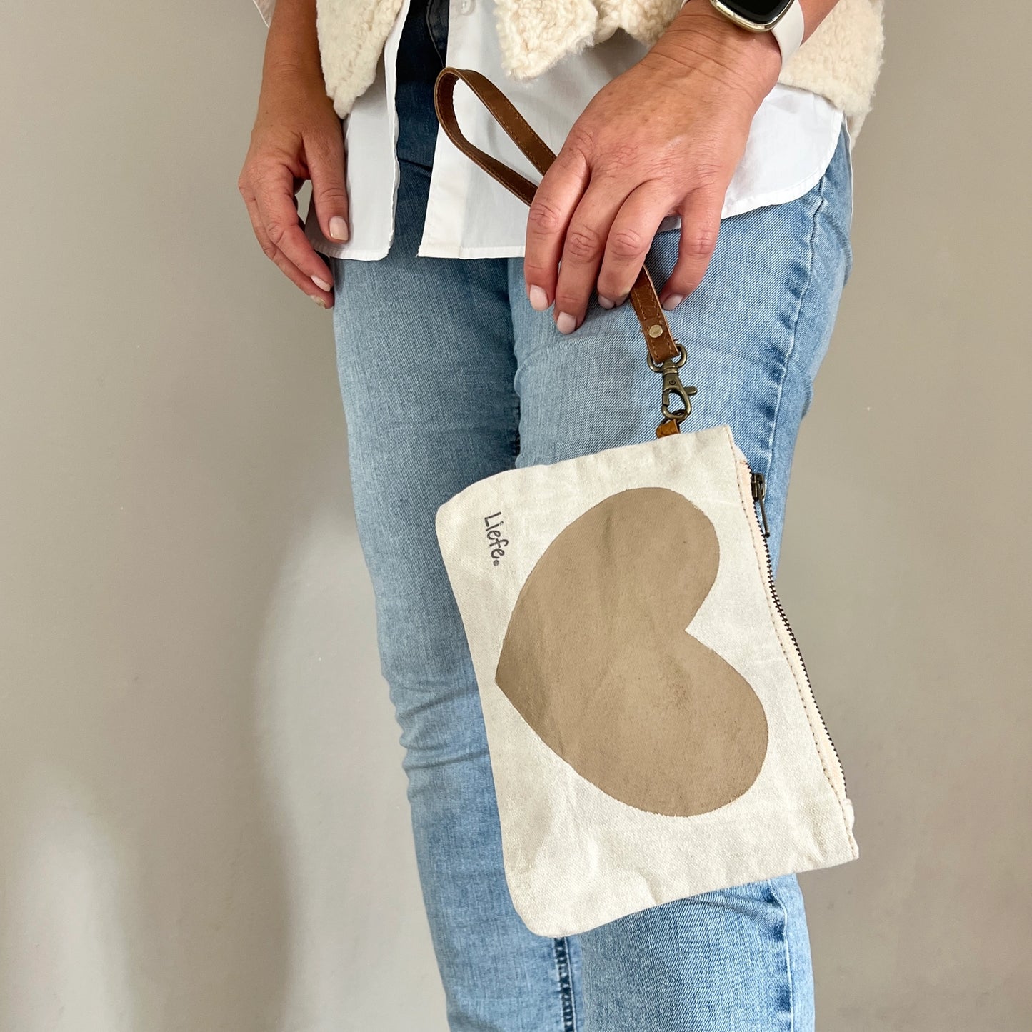 Pochette en forme de cœur  (toile) - peinte à la main