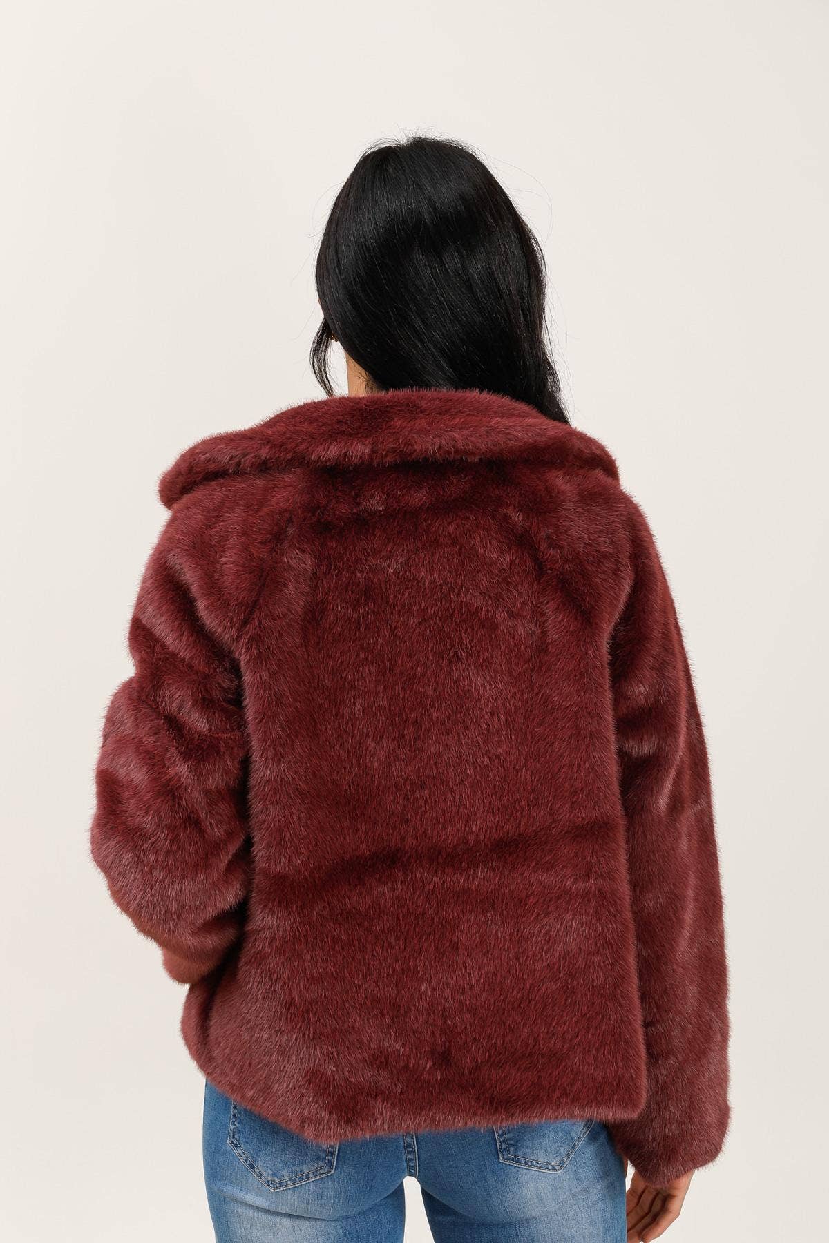 Veste avec col en fausse fourrure