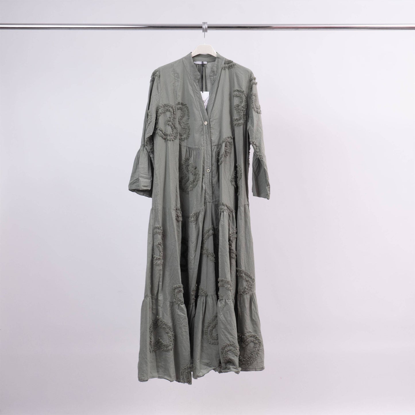 Robe longue brodée en coton col mao – LR10681