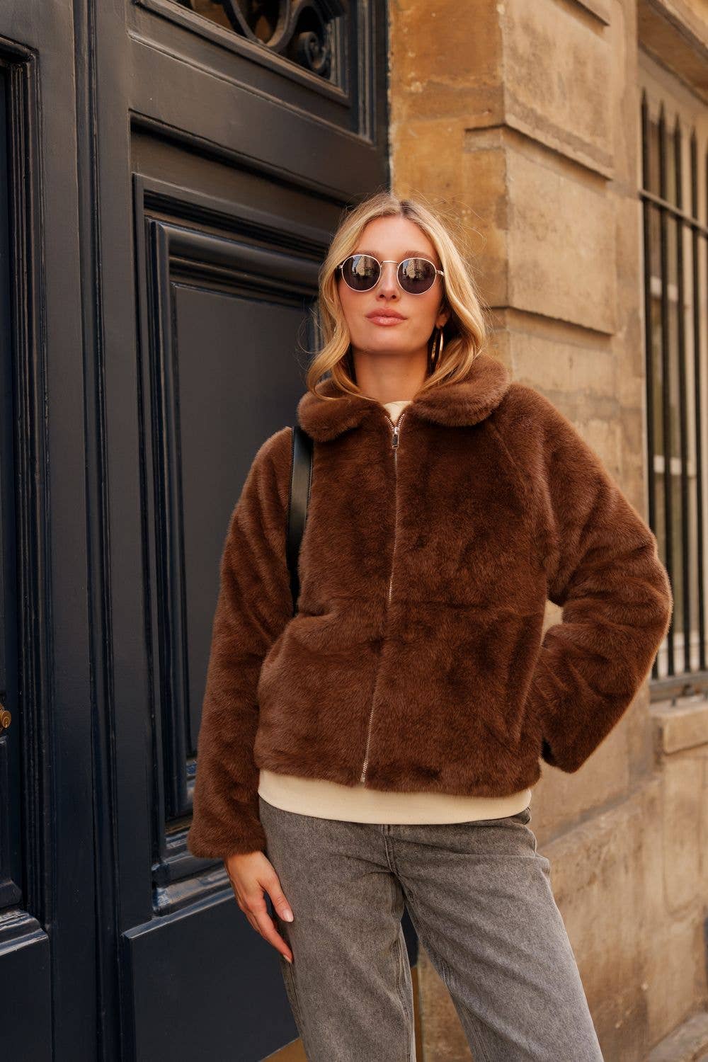 Veste avec col en fausse fourrure